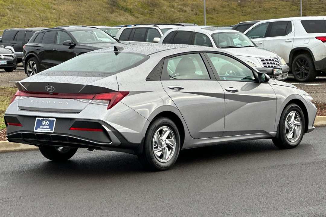 2026 Hyundai Elantra SE - Image 3