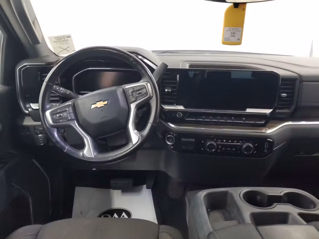 2023 Chevrolet Silverado 1500 LT - Image 3