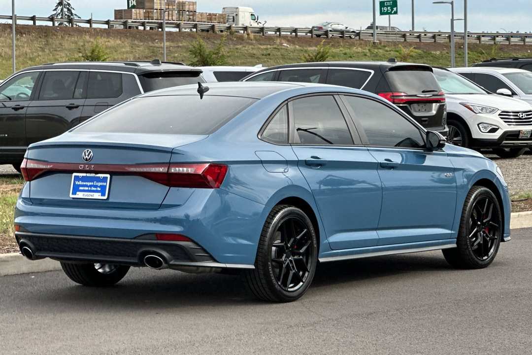 2026 Volkswagen Jetta Gli 2.0T Autobahn - Image 3