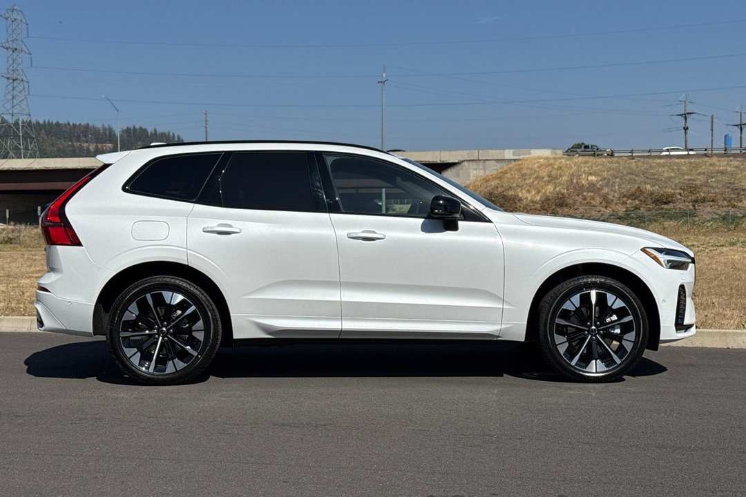 2027 Volvo Xc60 B5 Plus - Image 2