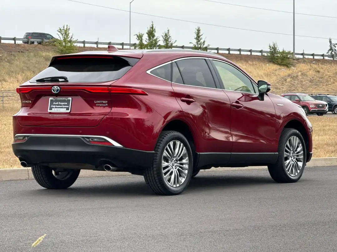 2021 Toyota Venza Hybrid Limited - Image 3
