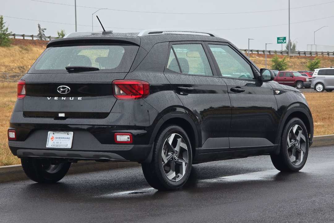 2026 Hyundai Venue SEL - Image 3