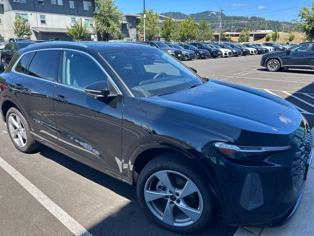 2025 Audi Q5 2.0T Premium Plus - Image 3