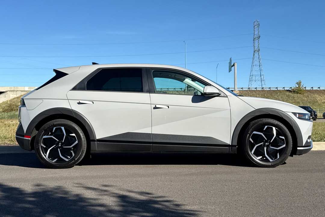 2024 Hyundai Ioniq 5 SEL - Image 2