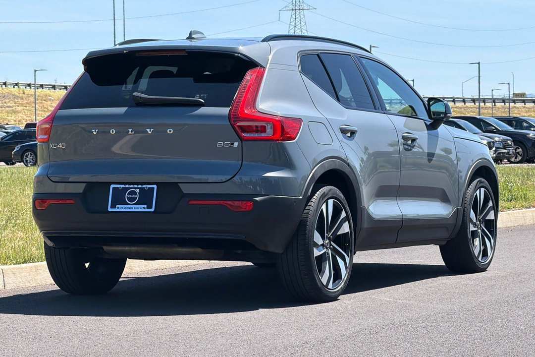 2023 Volvo Xc40 Ultimate - Image 3