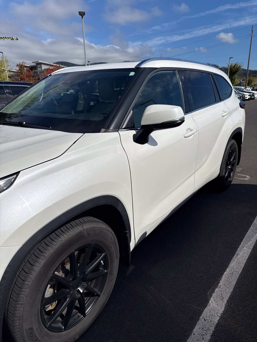 2021 Toyota Highlander XLE - Image 3