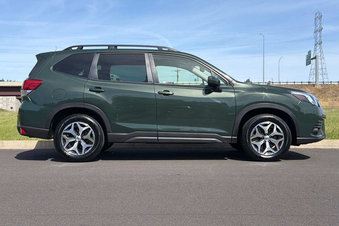 2023 Subaru Forester Premium - Image 2