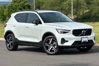 2026 Volvo Xc40 B5 Core