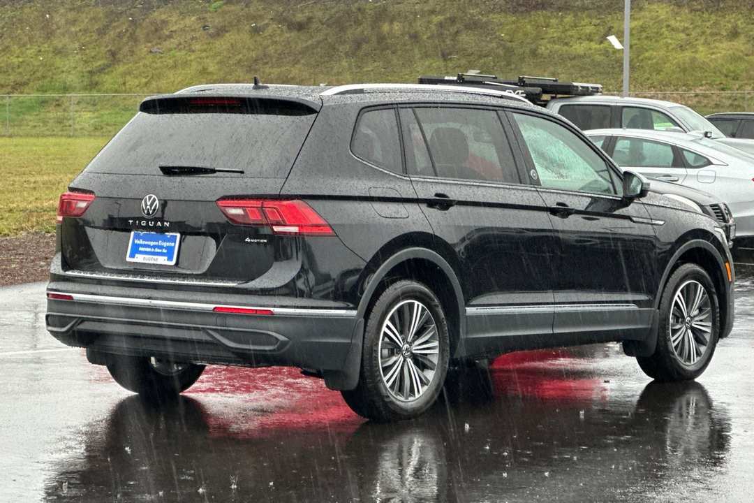 2024 Volkswagen Tiguan 2.0T Wolfsburg Edition - Image 3