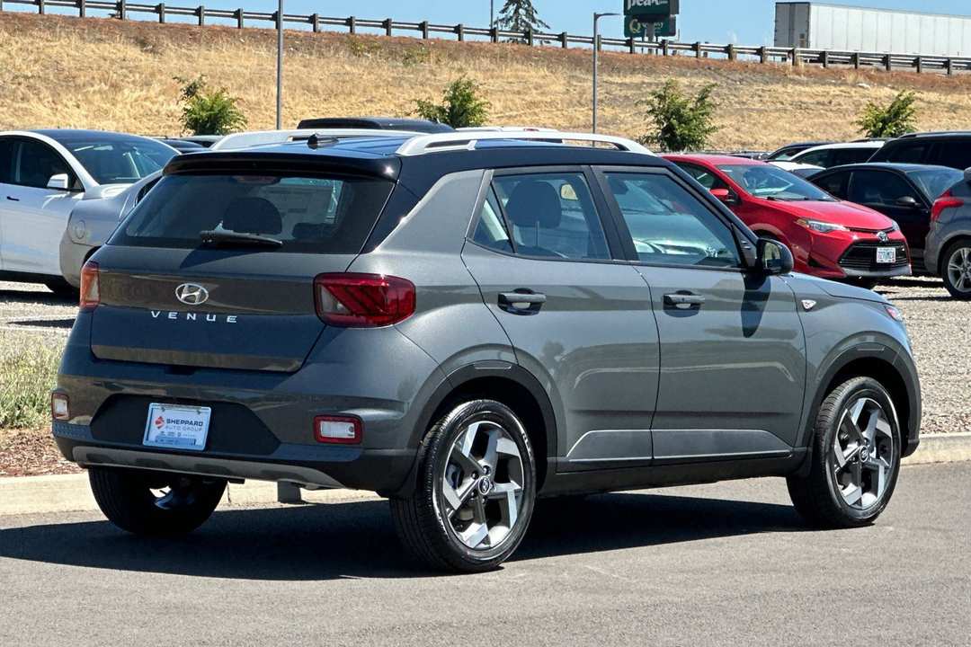 2026 Hyundai Venue SEL - Image 3