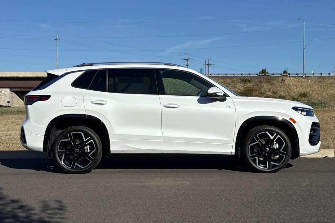 2026 Volkswagen Tiguan SEL RLine Turbo - Image 2