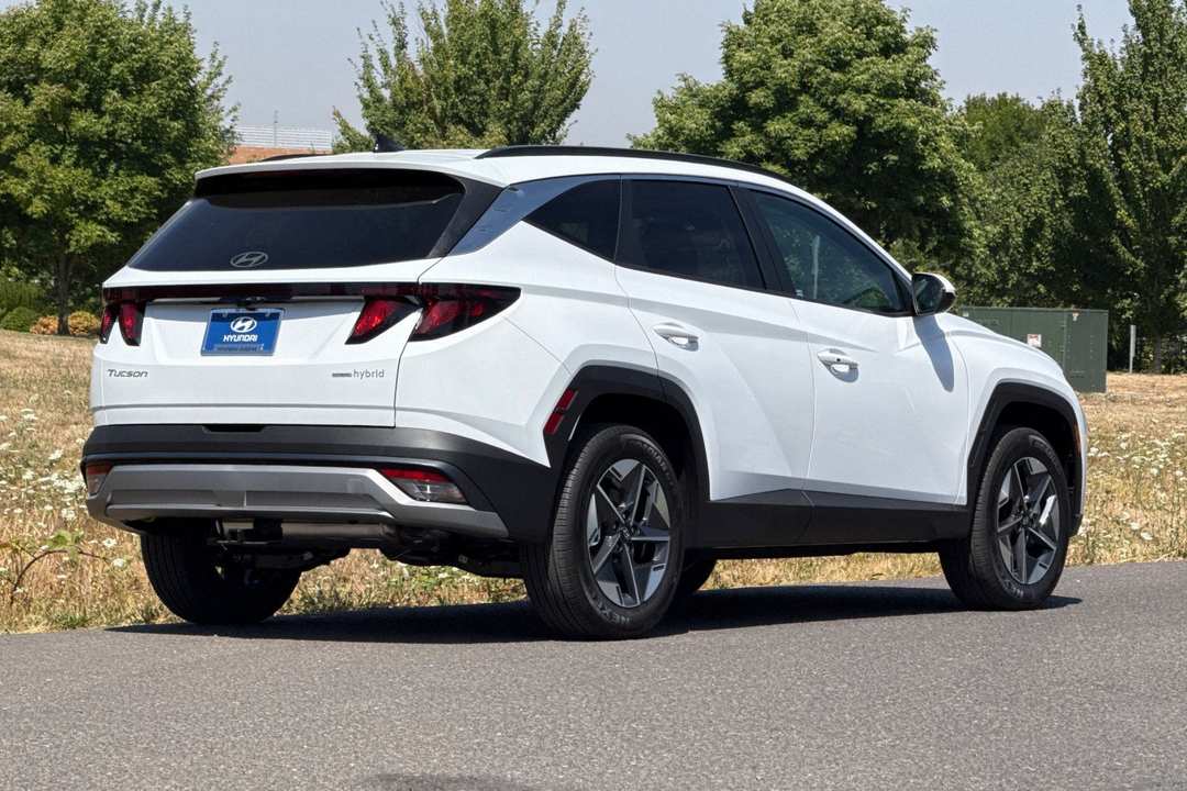 2026 Hyundai Tucson Hybrid SEL - Image 3