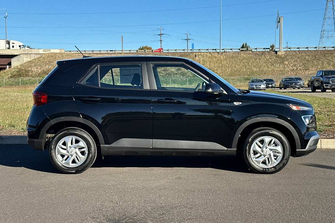 2026 Hyundai Venue SE - Image 2