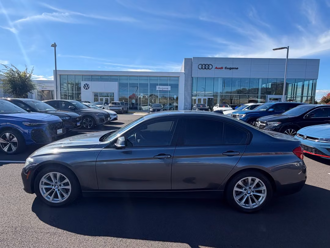 2018 BMW 3 Series 320i - Image 2