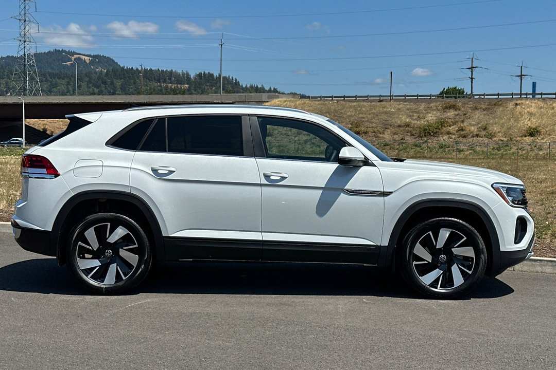 2026 Volkswagen Atlas Cross Sport 2.0T SE w/Technology - Image 2