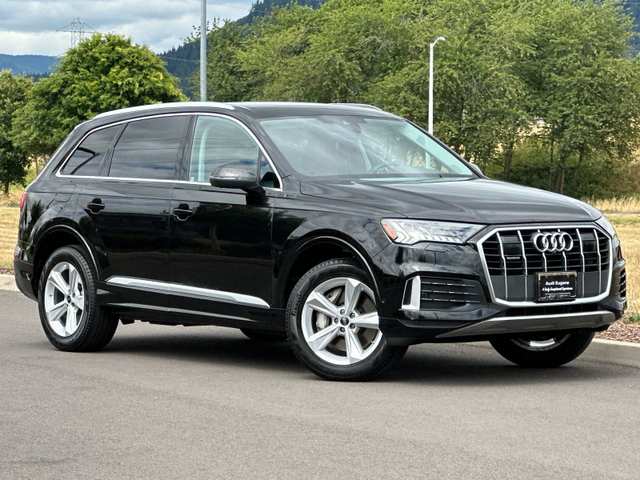 2023 Audi Q7 45 Premium Plus