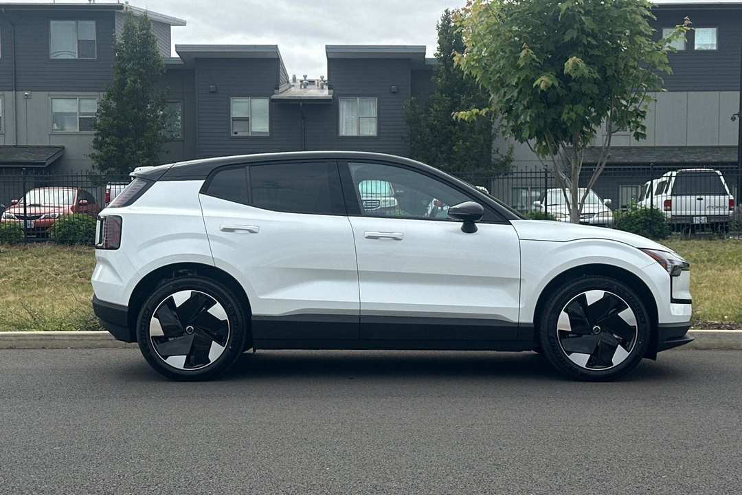2026 Volvo Ex30 Twin Motor Performance Plus - Image 2