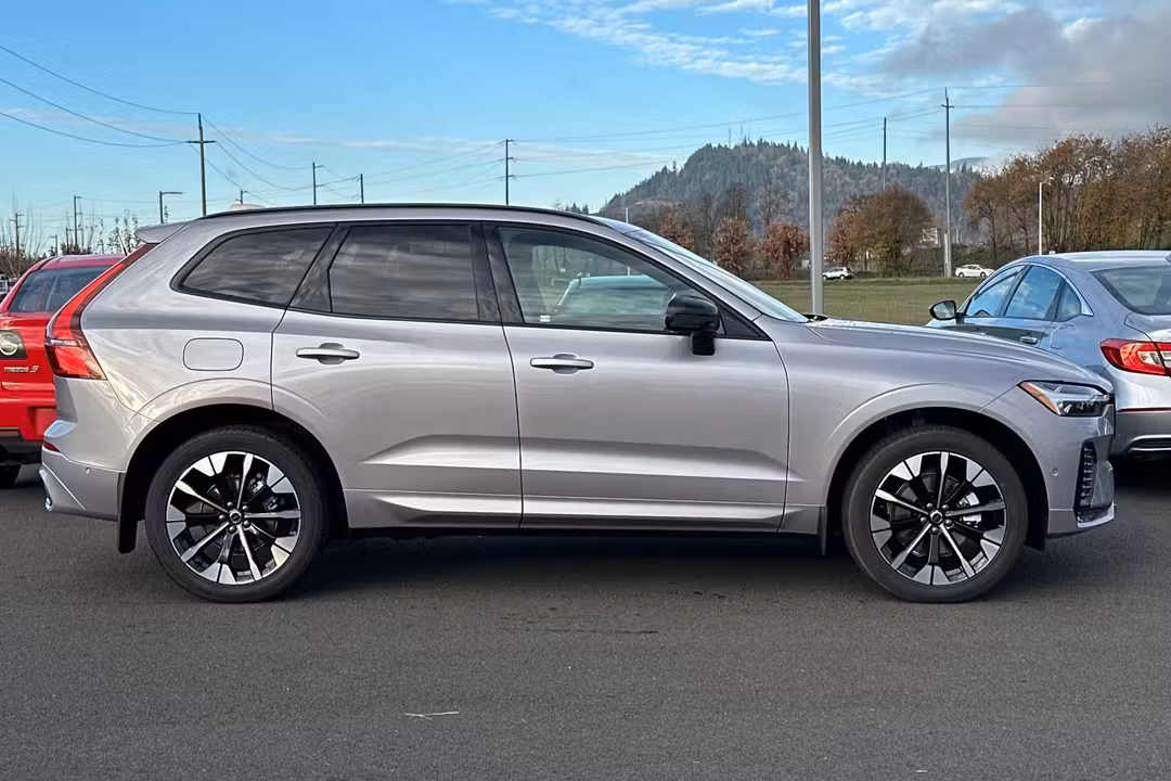 2026 Volvo Xc60 B5 Plus - Image 2