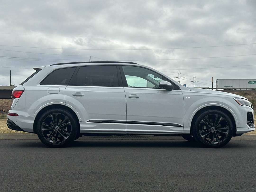 2026 Audi Q7 - Image 2
