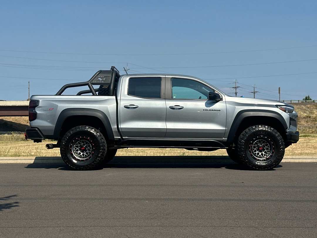 2024 Chevrolet Colorado ZR2 - Image 2