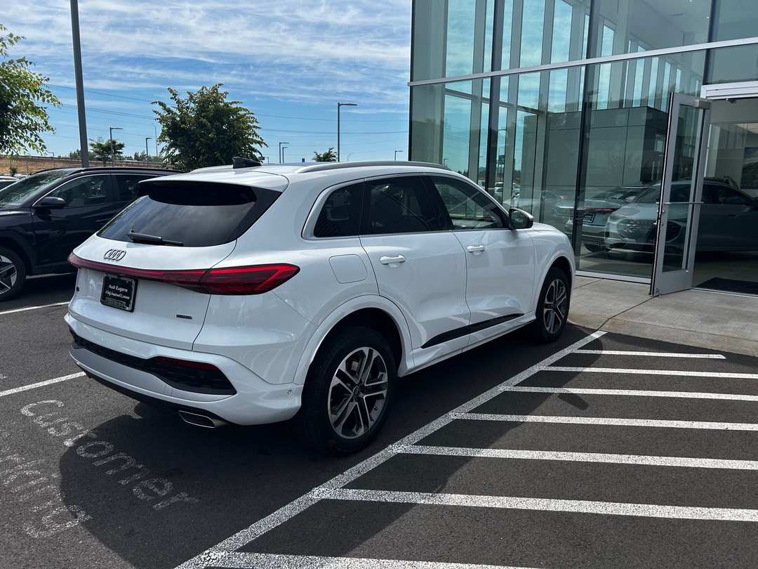 2025 Audi Q5 2.0T Premium - Image 3