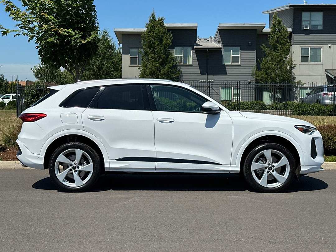 2025 Audi Q5 2.0T Premium Plus - Image 2