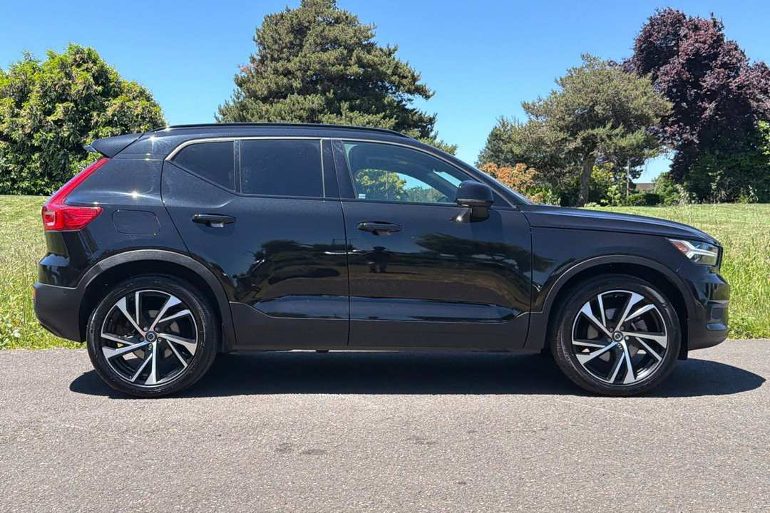 2022 Volvo Xc40 RDesign - Image 2