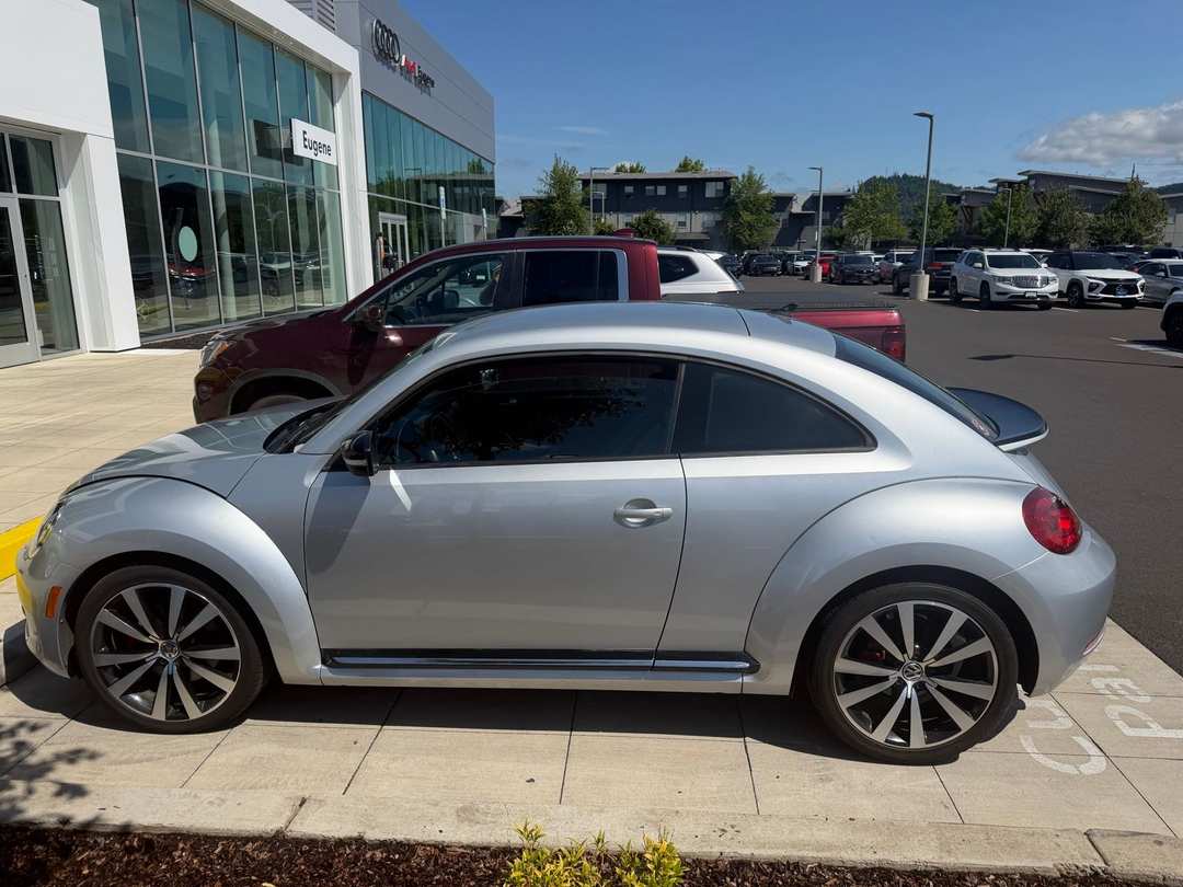 2012 Volkswagen Beetle 2.0 TSi - Image 2