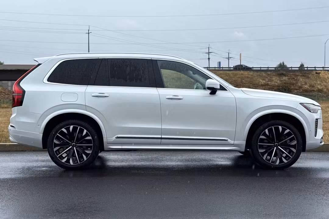 2026 Volvo Xc90 Plug-In Hybrid T8 Plus - Image 2