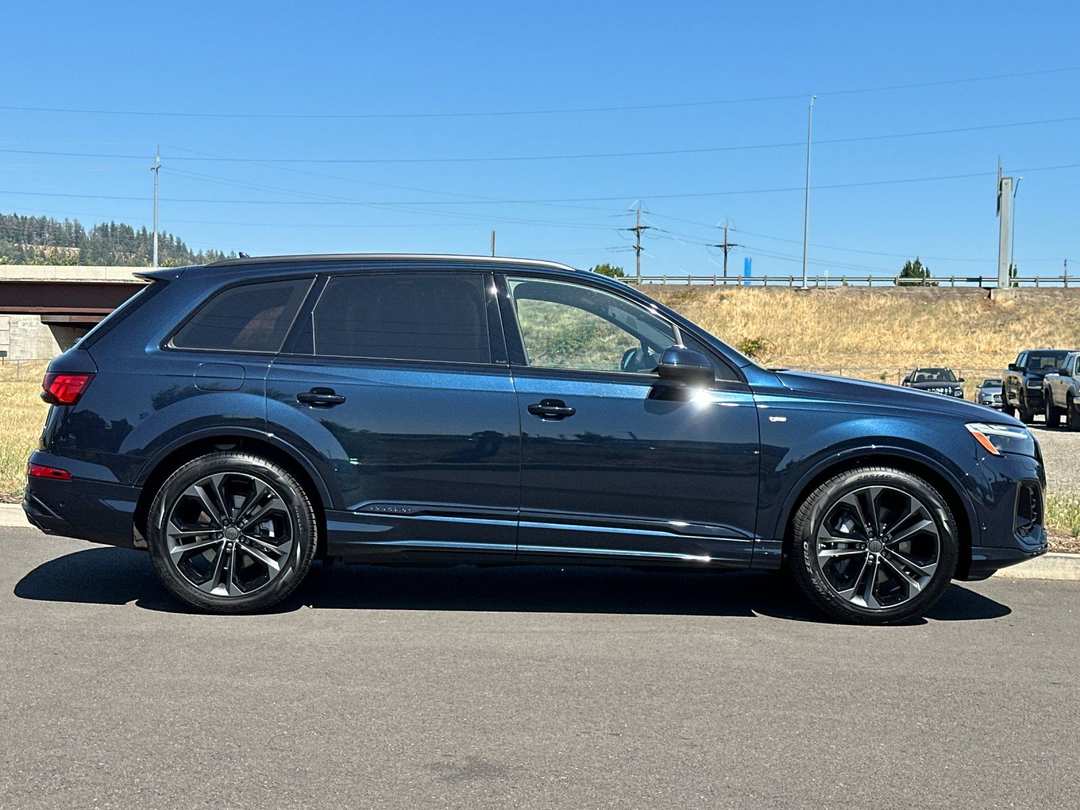 2026 Audi Q7 - Image 2