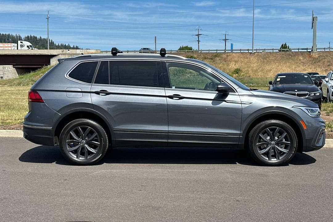2022 Volkswagen Tiguan 2.0T SE - Image 2