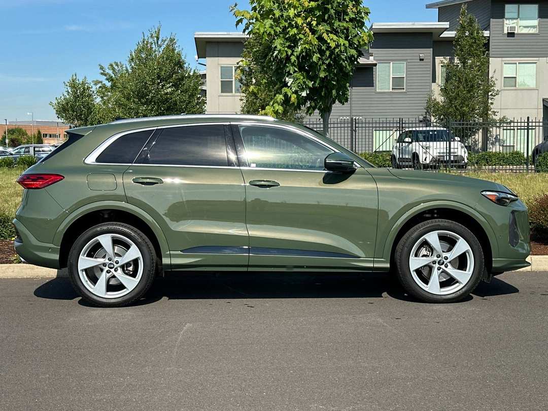 2025 Audi Q5 2.0T Premium Plus - Image 2