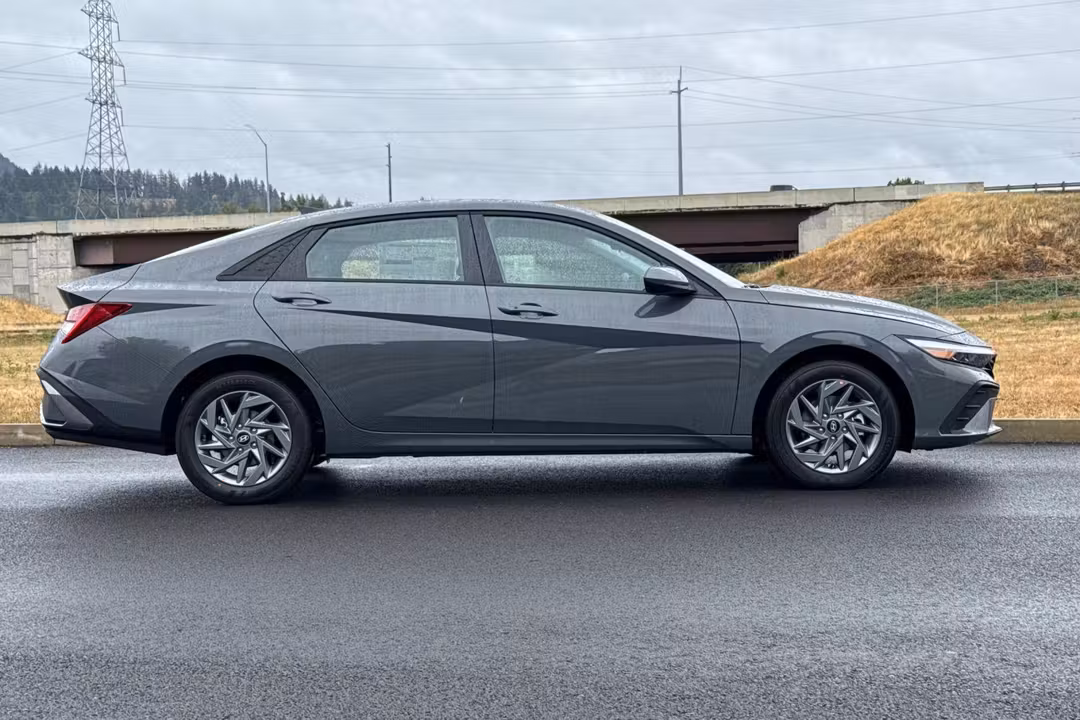 2026 Hyundai Elantra Hybrid Blue - Image 2