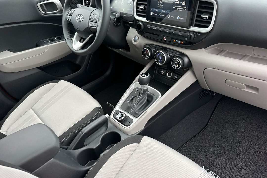2025 Hyundai Venue SEL - Photo 15