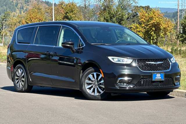 2022 Chrysler Pacifica Hybrid Touring L