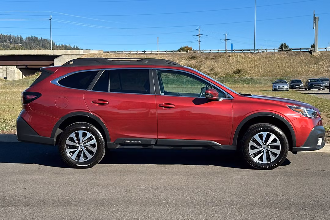 2022 Subaru Outback Premium - Image 2