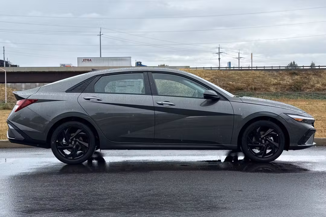 2026 Hyundai Elantra SEL Sport - Image 2