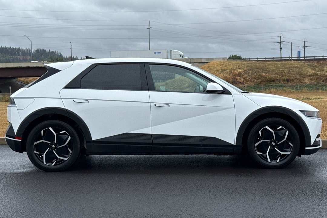 2024 Hyundai Ioniq 5 SE Standard Range - Image 2