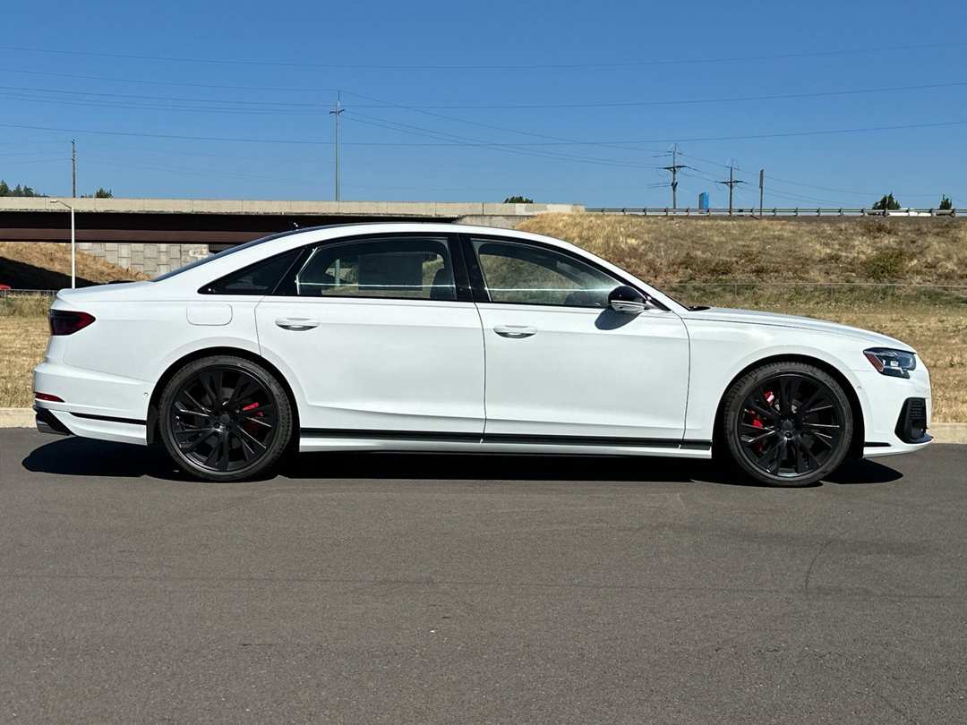 2026 Audi S8 4.0T - Image 2