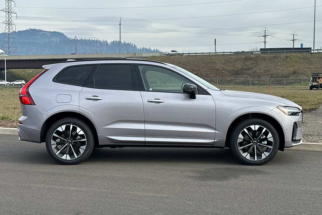 2026 Volvo Xc60 B5 Plus - Image 2