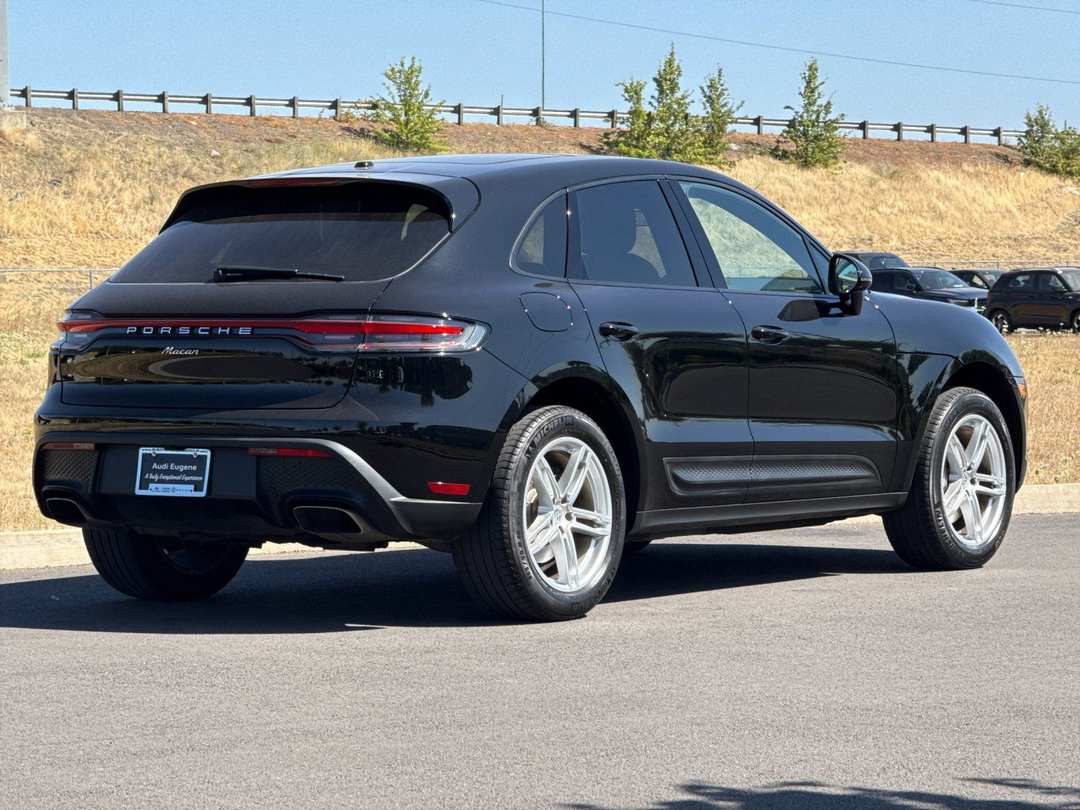 2024 Porsche Macan Base - Image 3