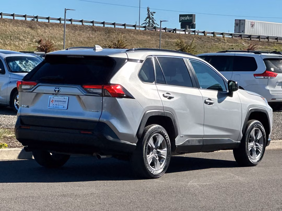 2024 Toyota Rav4 Hybrid LE - Image 3