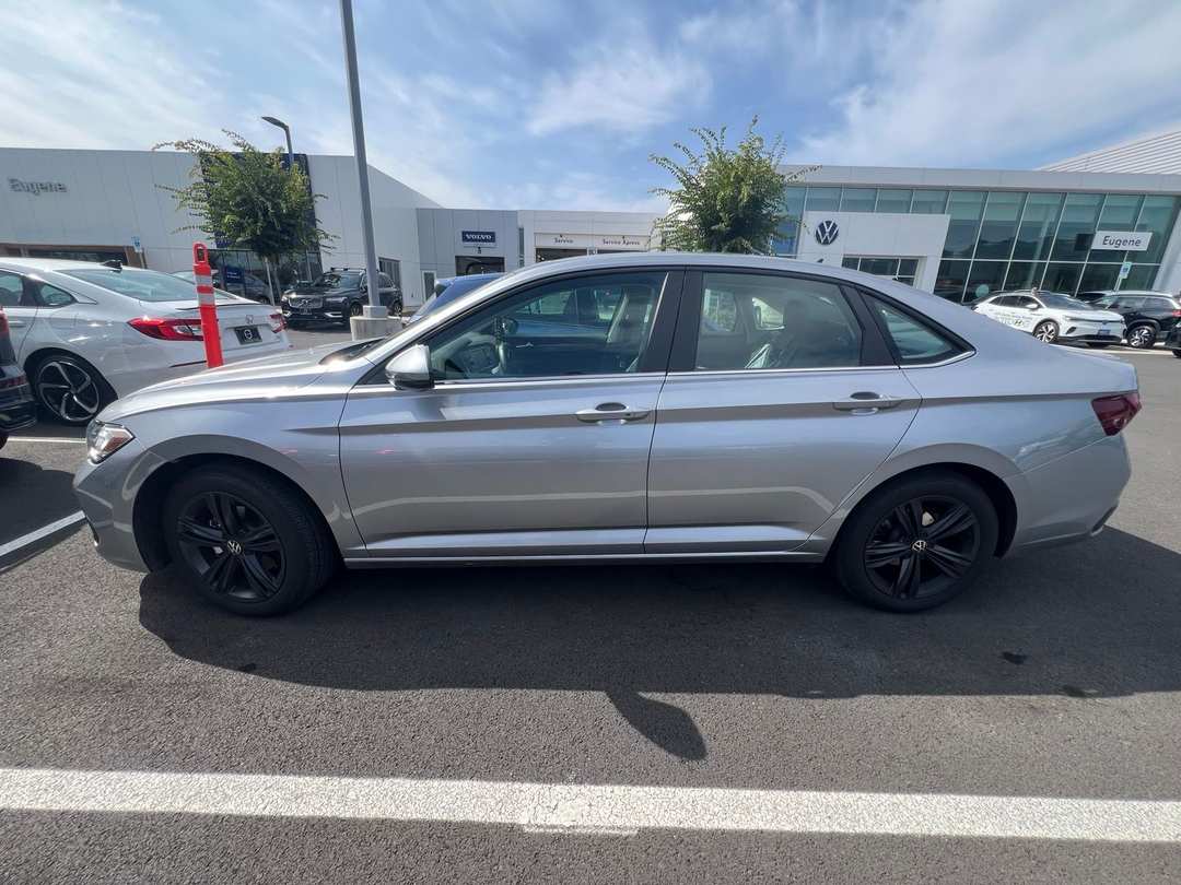 2024 Volkswagen Jetta 1.5T SE - Image 3