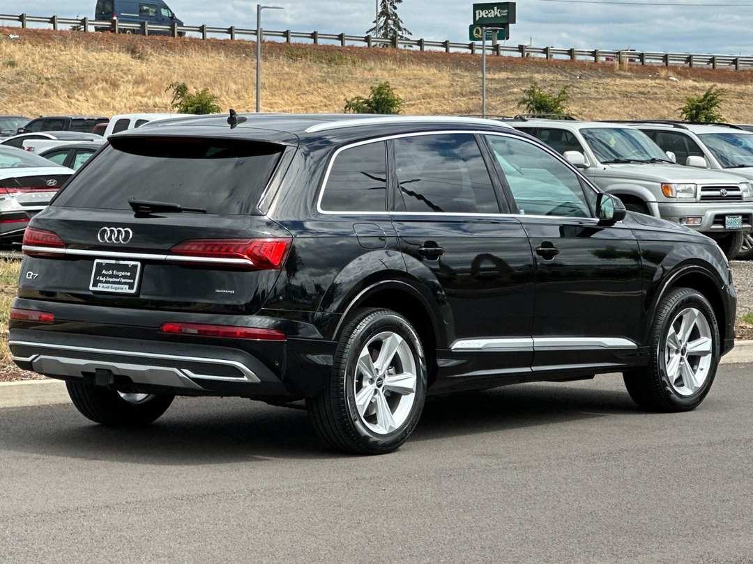 2023 Audi Q7 45 Premium Plus - Image 3