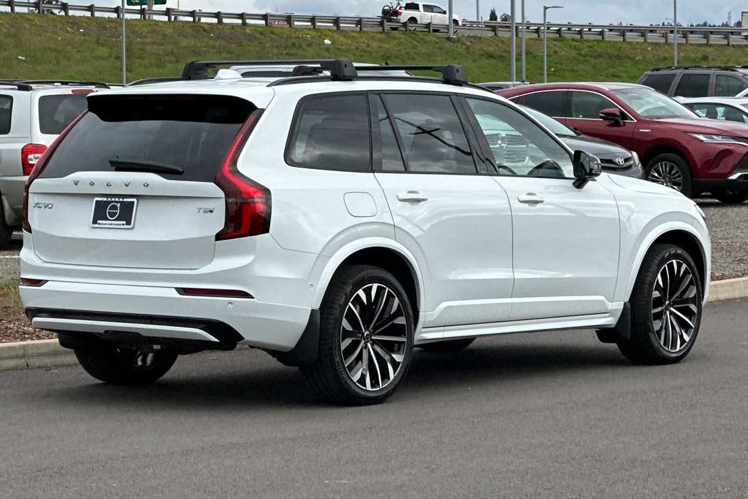 2026 Volvo Xc90 Plug-In Hybrid T8 Ultra - Image 3