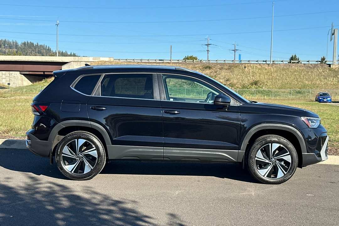 2025 Volkswagen Taos 1.5T SE - Image 2