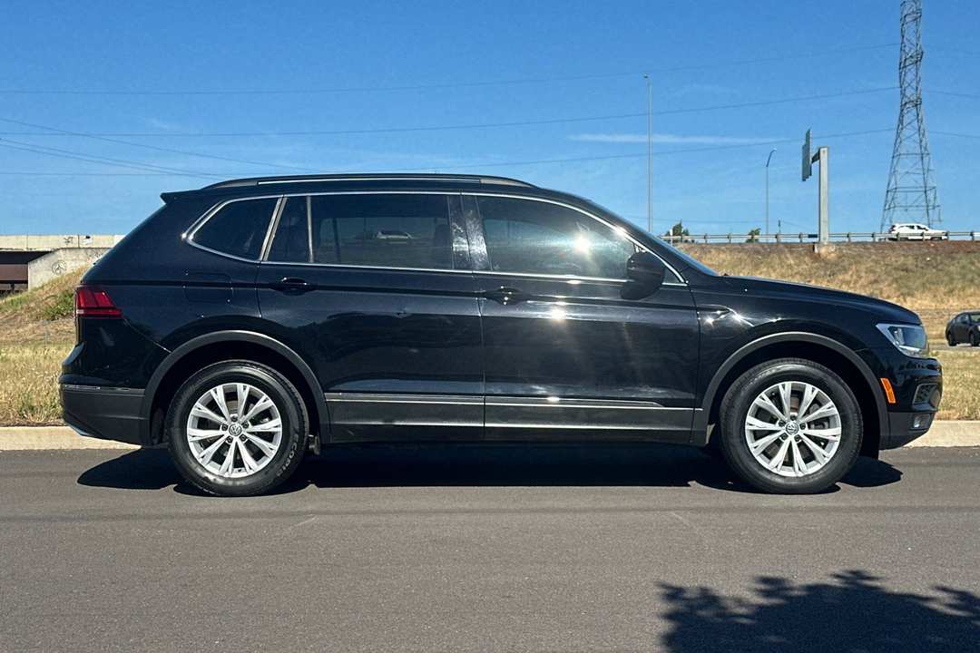 2018 Volkswagen Tiguan - Image 2