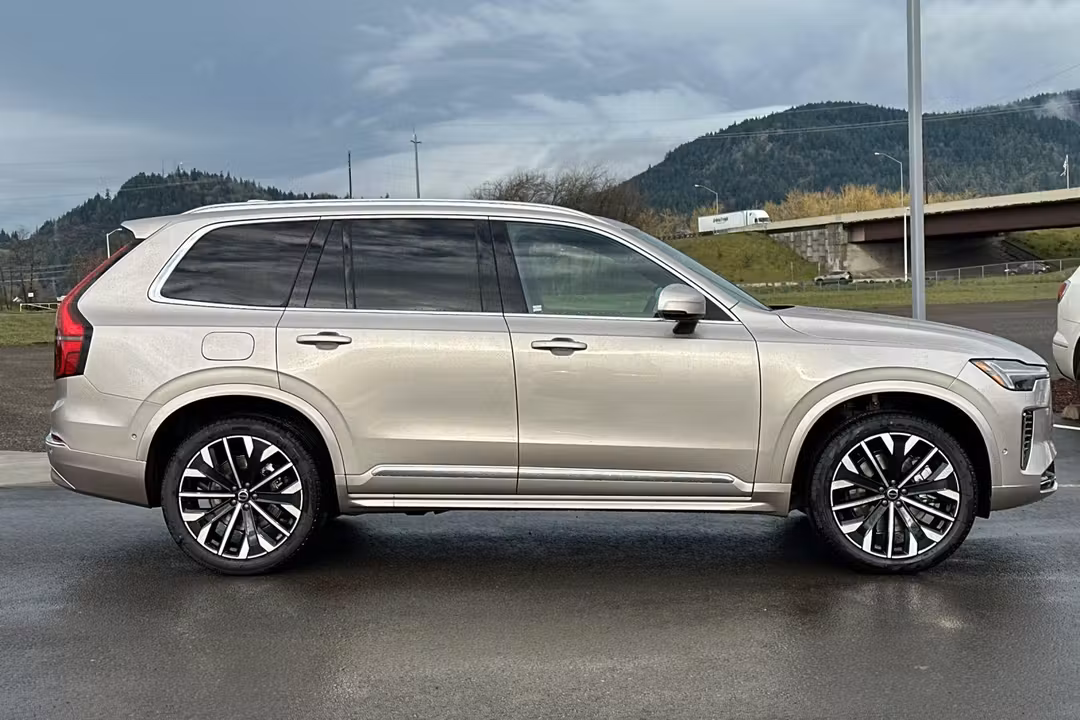 2026 Volvo Xc90 Plug-In Hybrid T8 Plus - Image 2