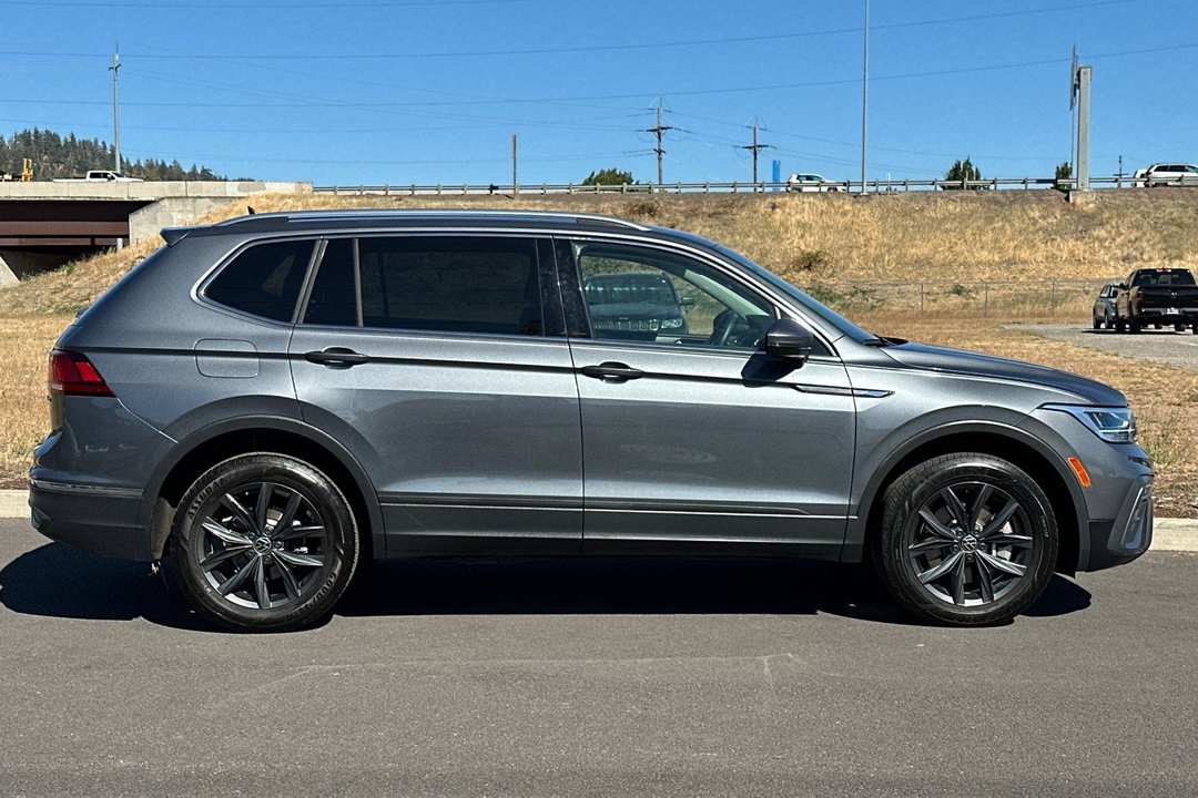 2024 Volkswagen Tiguan 2.0T SE - Image 2