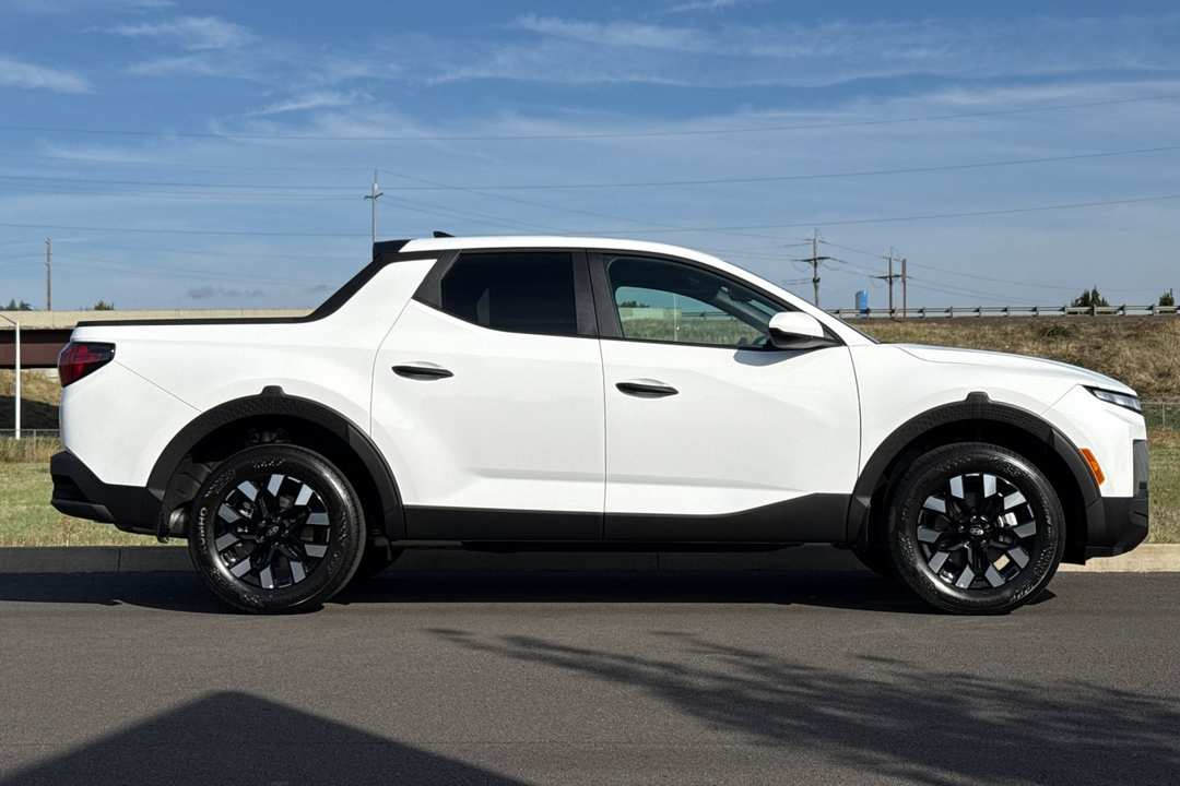 2027 Hyundai Santa Cruz SE - Image 2